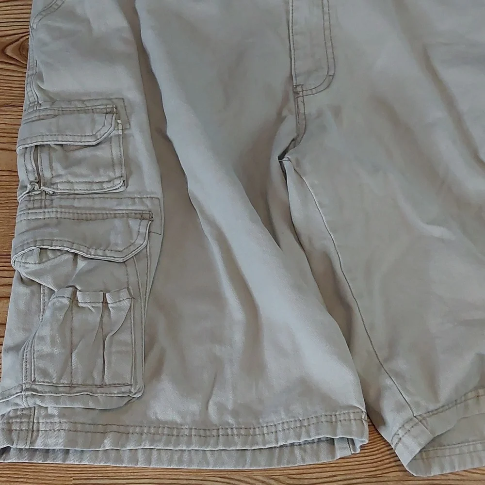Mens Khaki Cargo Shorts size 36 - Picture 2 of 5